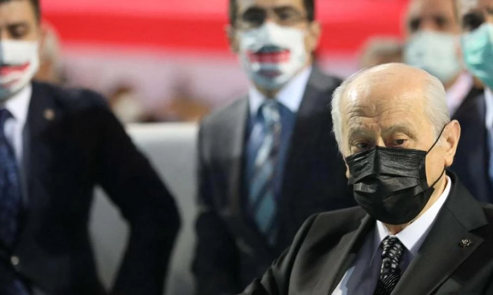 Ο υπερεθνικιστής Μπαχτσελί τραβά τον Ερντογάν ολοένα και πιο δεξιά